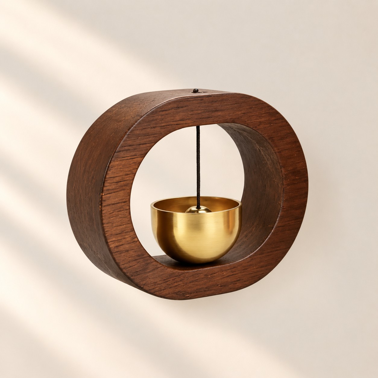 Round, Walnut