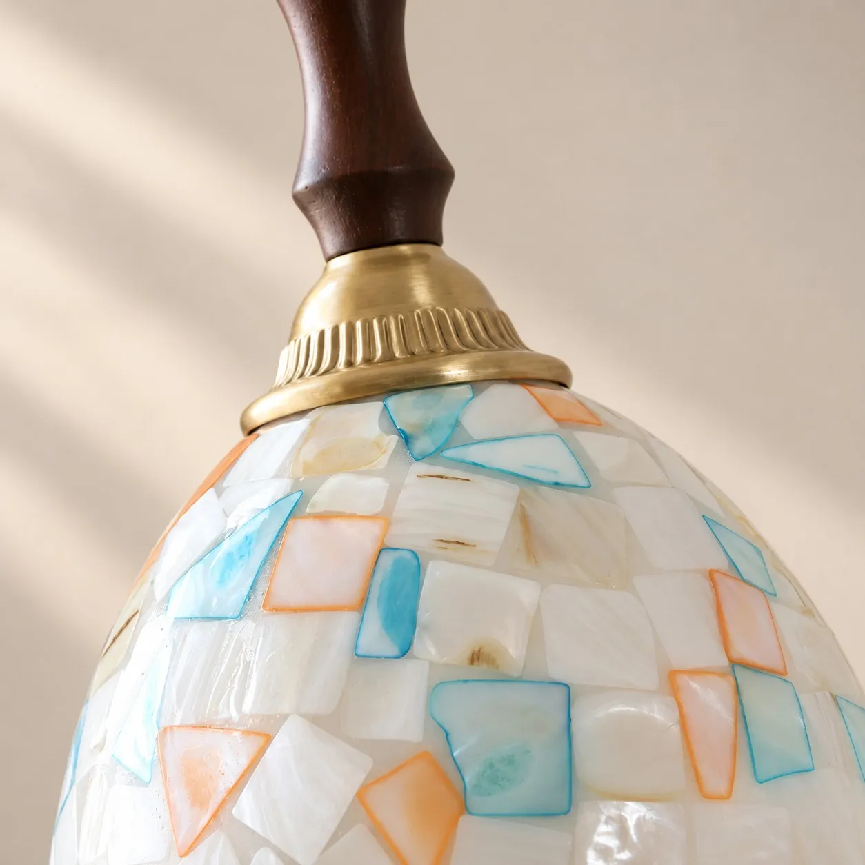 Suspension en verre coquillage : détails