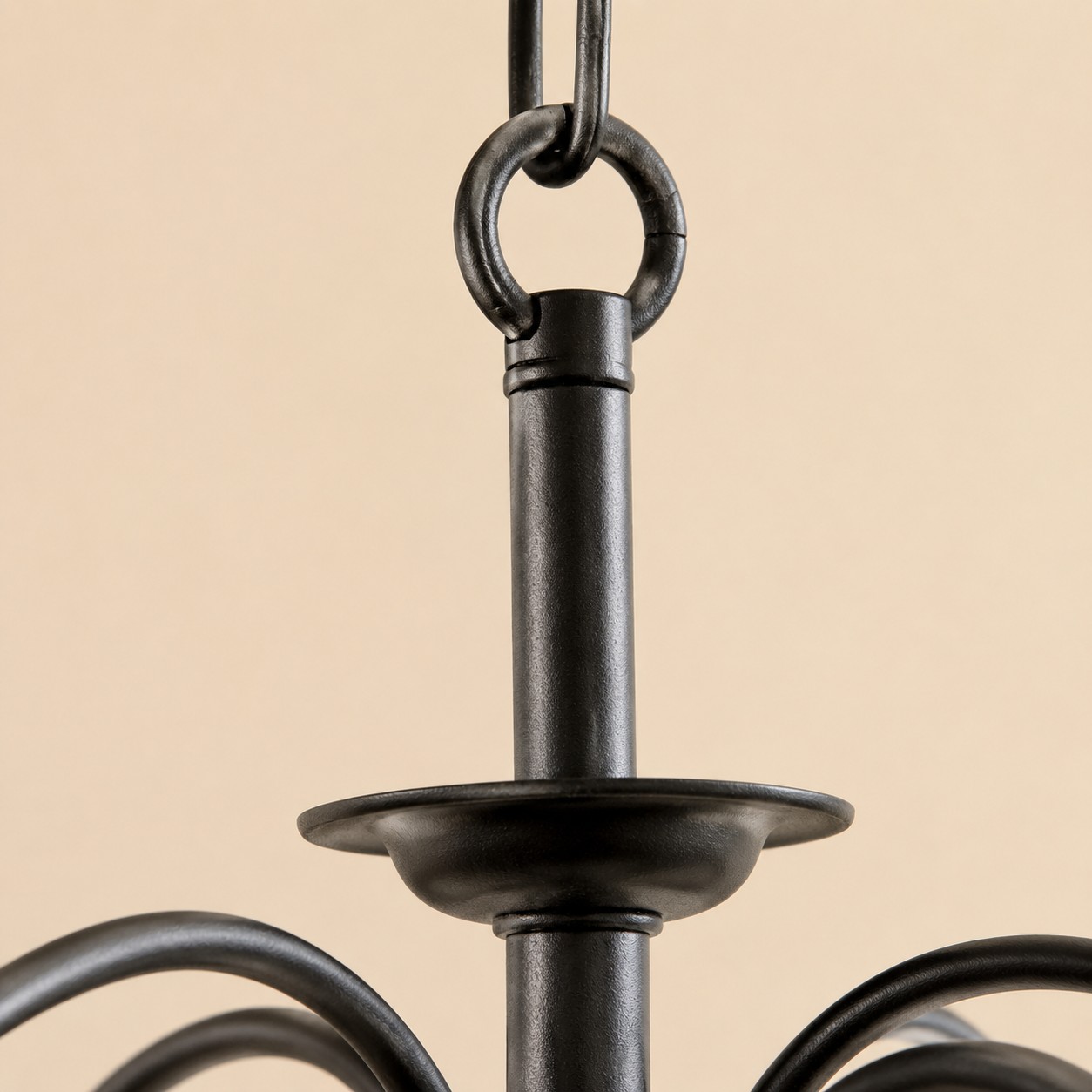 Close view of the chain connection and candle cup