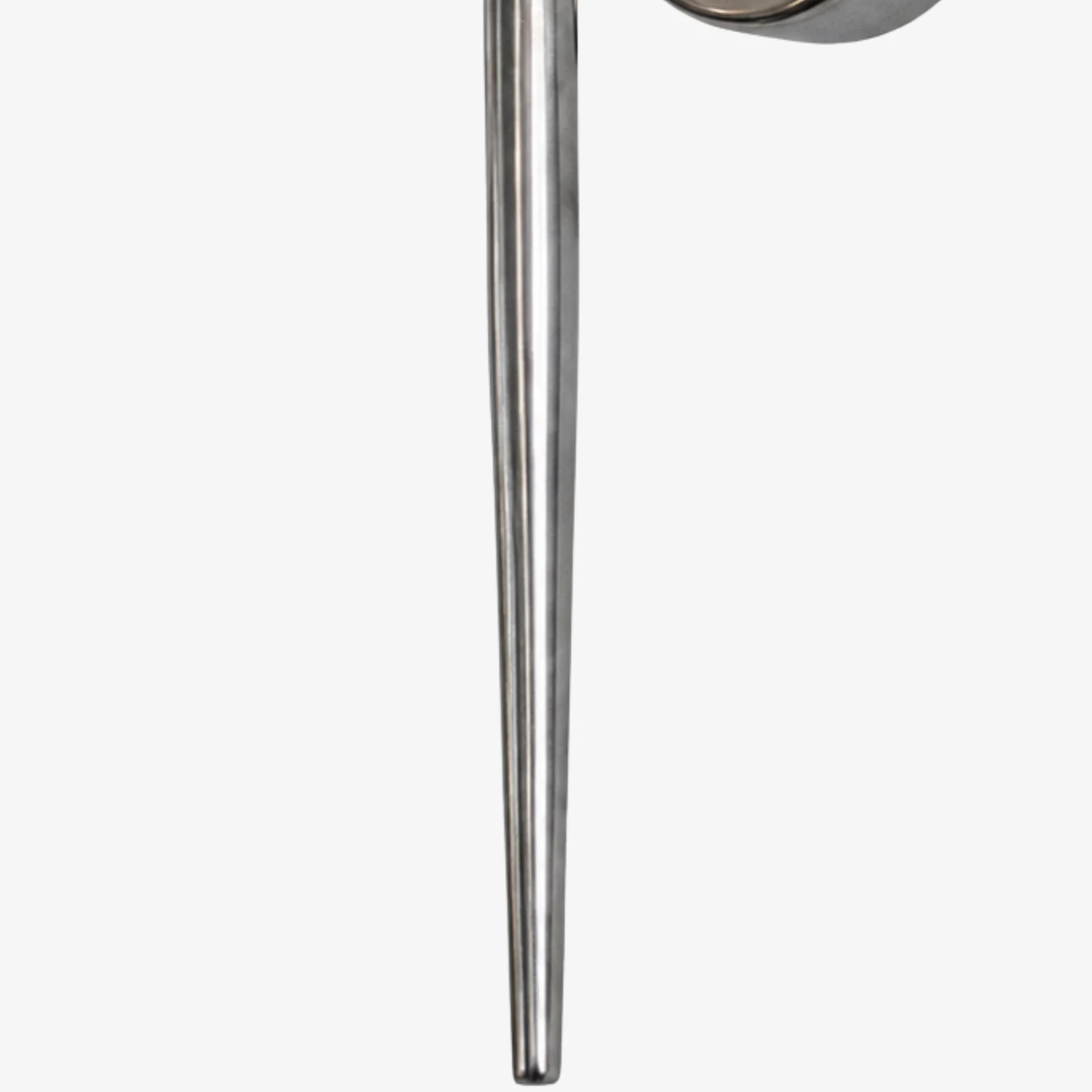 Slim chrome rod detail