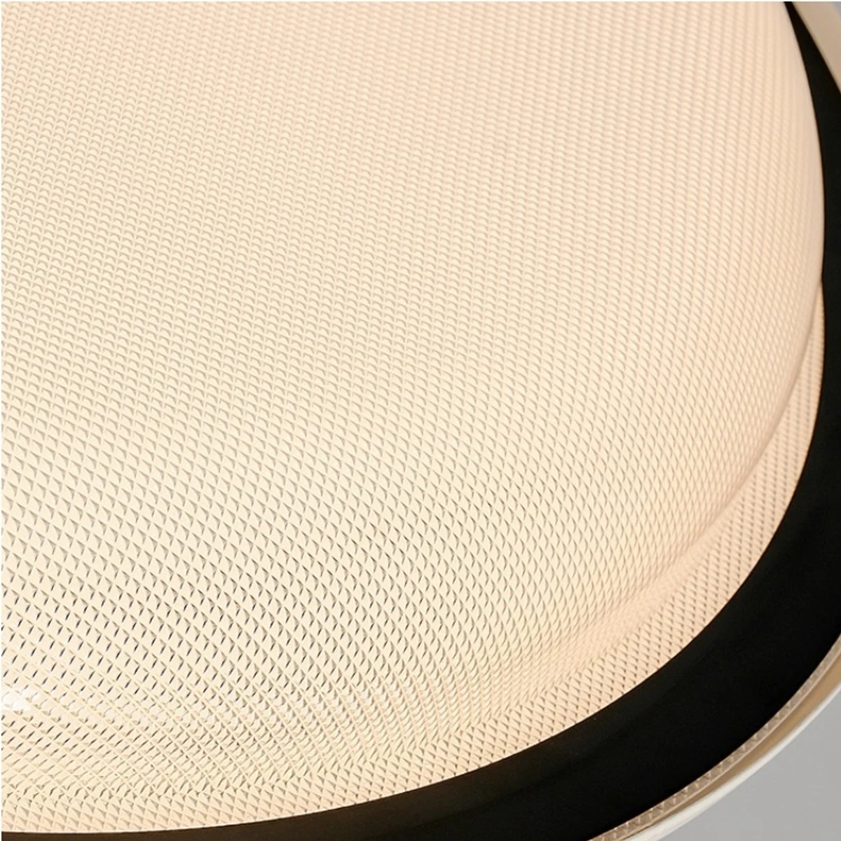 Warm illuminated diffuser edge detail