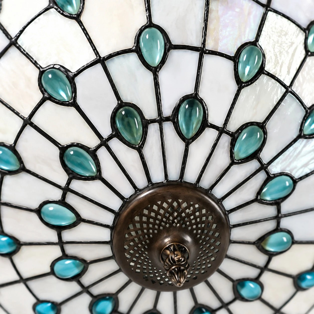 Detail der blauen Perle in der Mitte