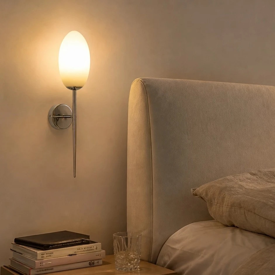 Escena de habitación con aplique de pared de vidrio opalino