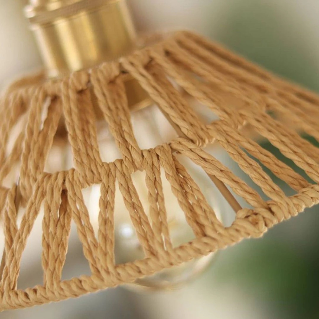 Detailansicht des gewebten Rattan-Pendelschirms