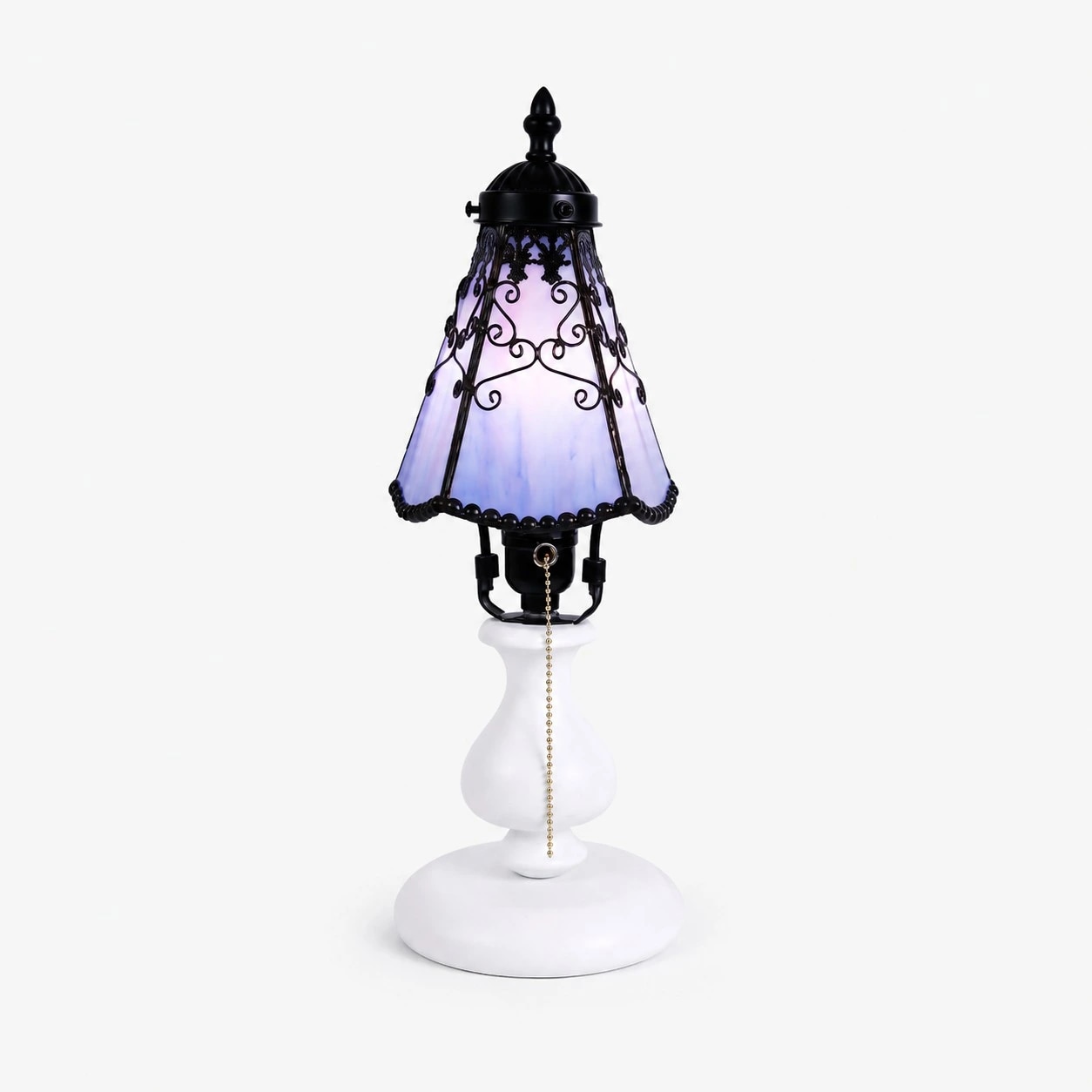 Lavendelfarbene Tischlampe im Tiffany-Stil