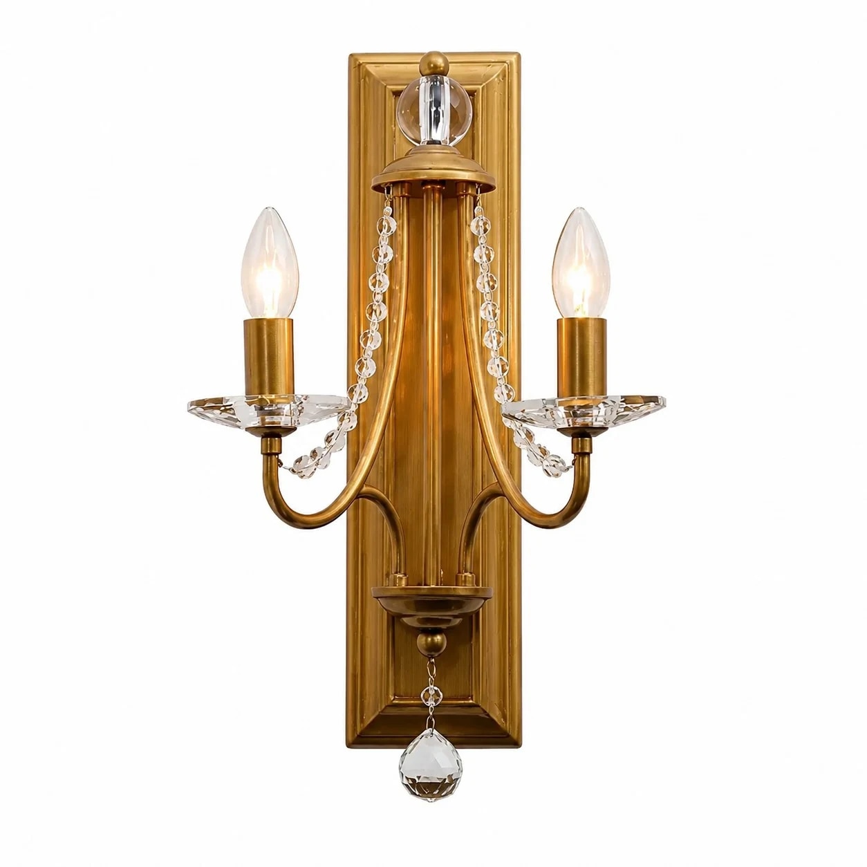Vintage mässingskristall dubbel vägglampa på vit bakgrund
