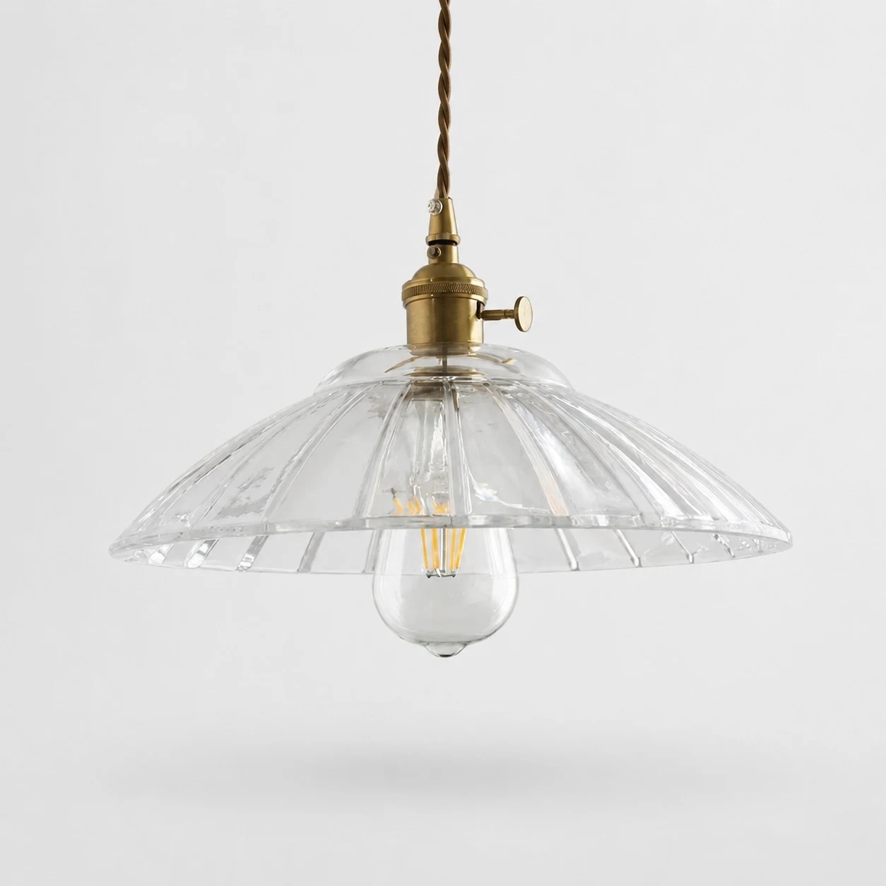 Transparent glaspendellampa