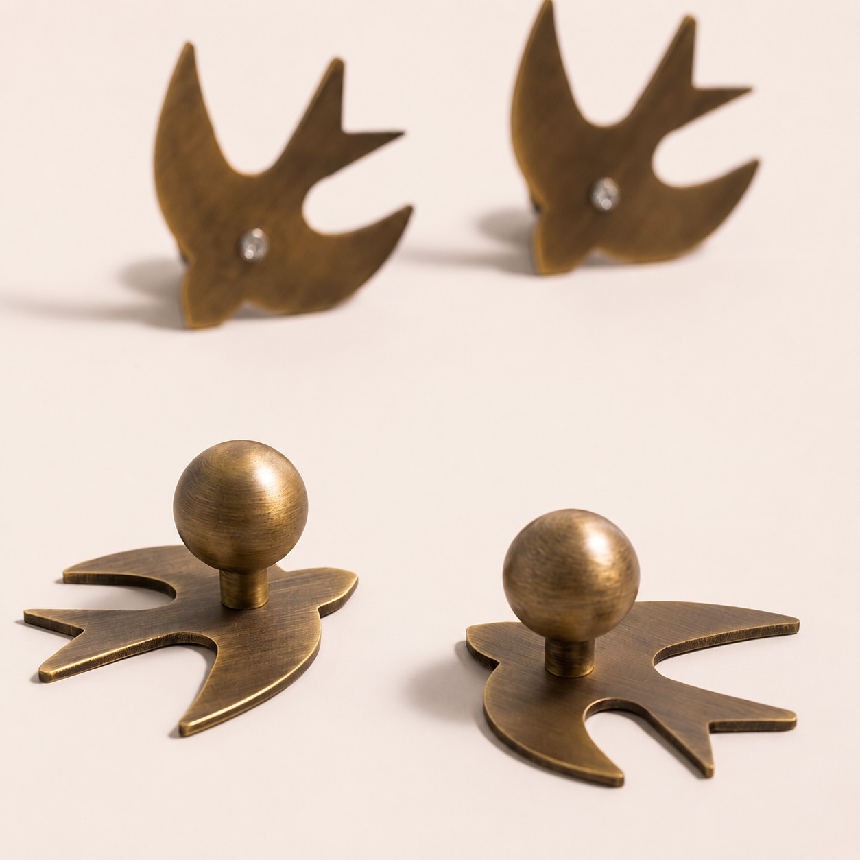 Swallow-shaped solid brass cabinet knob edge detail