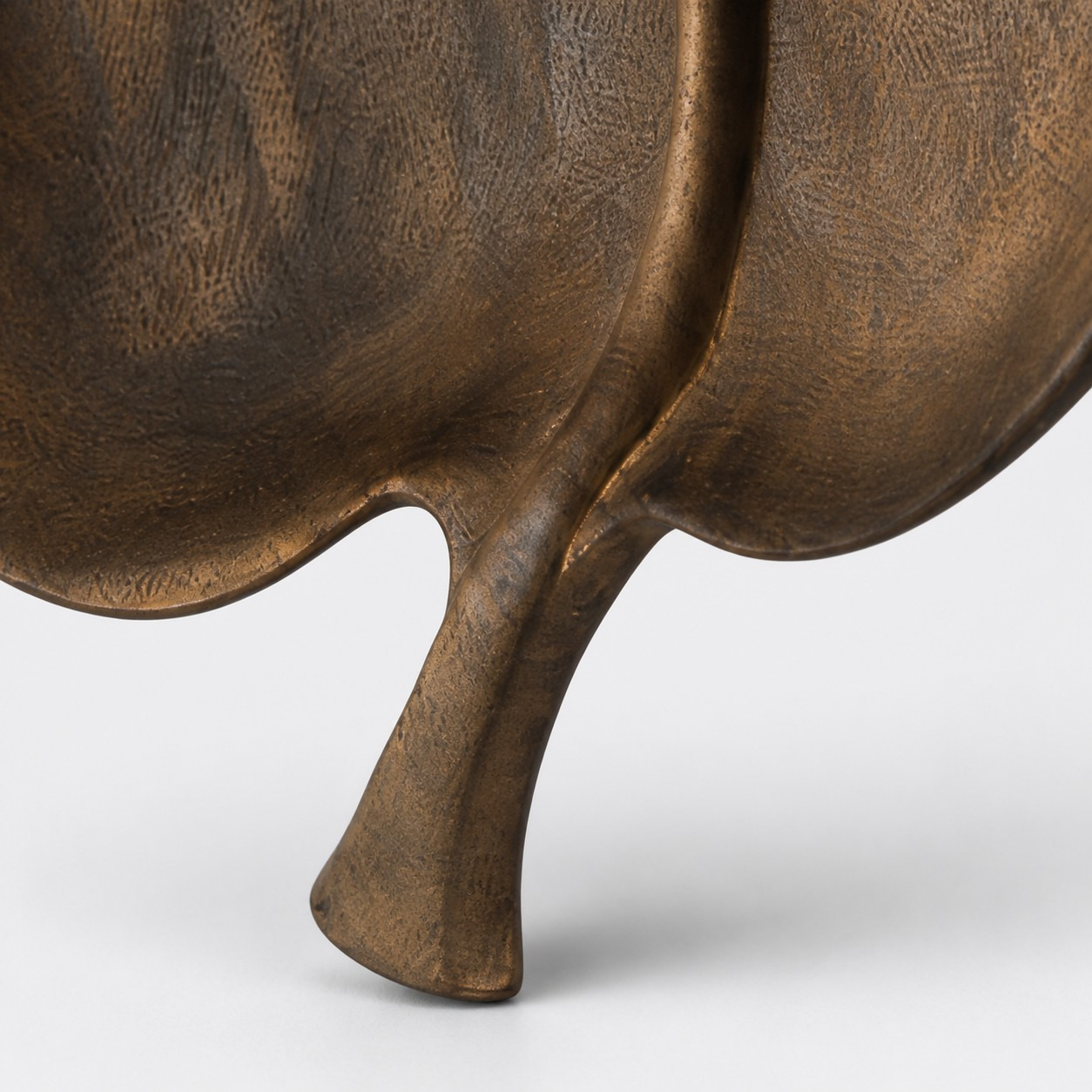 Carved leaf edge and natural wood grain