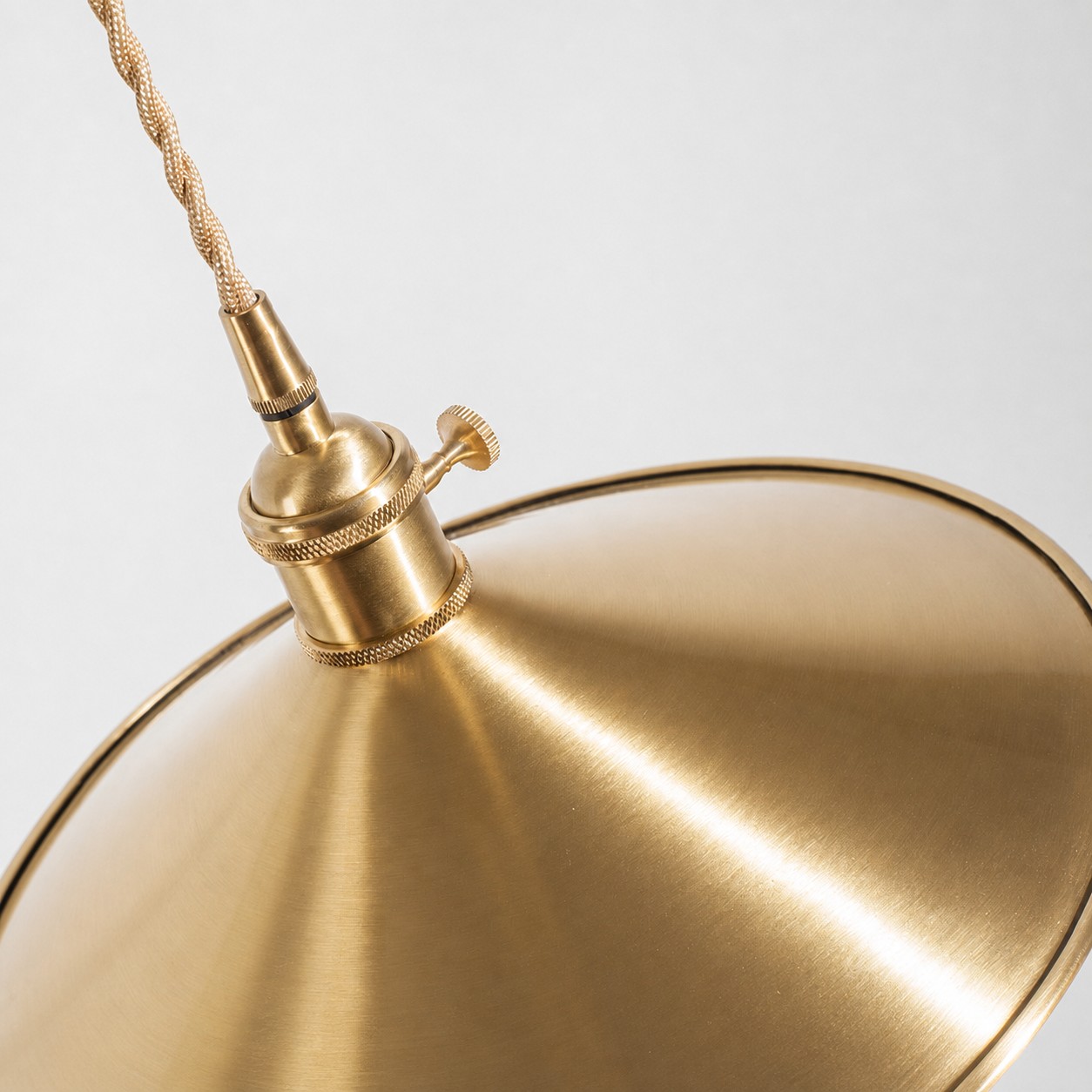 Smooth brass shade edge and socket connection detail