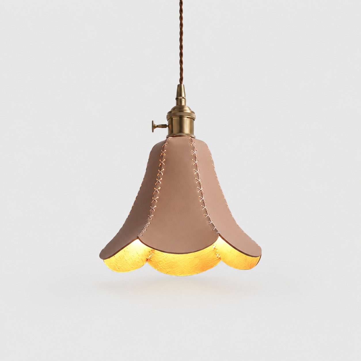 Natural / Single leather petal pendant light
