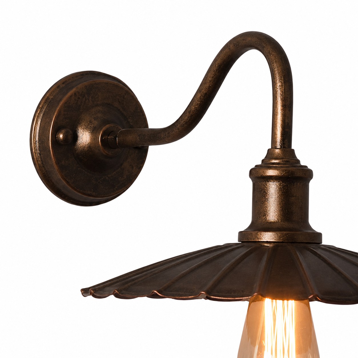 Närbild på utomhusvägglampa