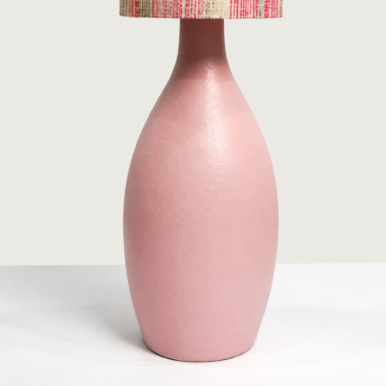 Rosa randig Liberty tygkeramikbordslampa