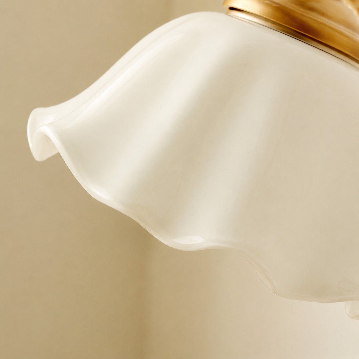 Glossy petal-shaped ceramic shade detail