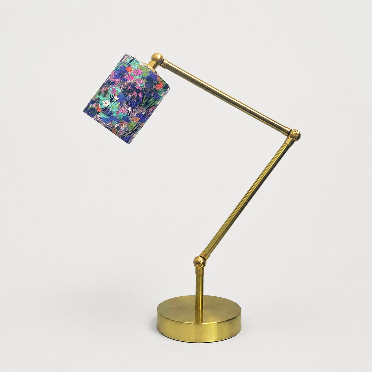 Impression Floral shade adjustable table lamp