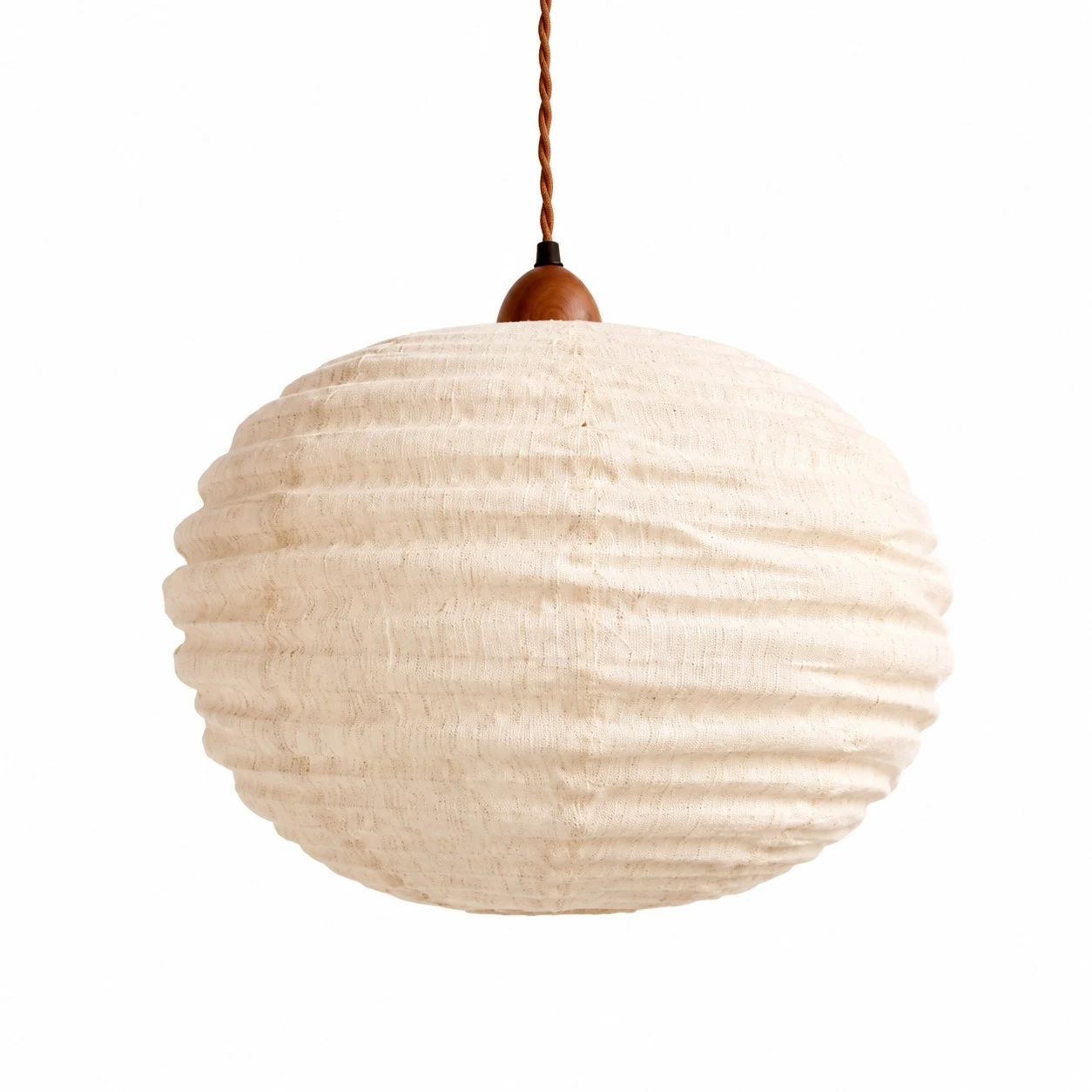 Suspension ronde en coton-lin blanc cassé sur fond blanc