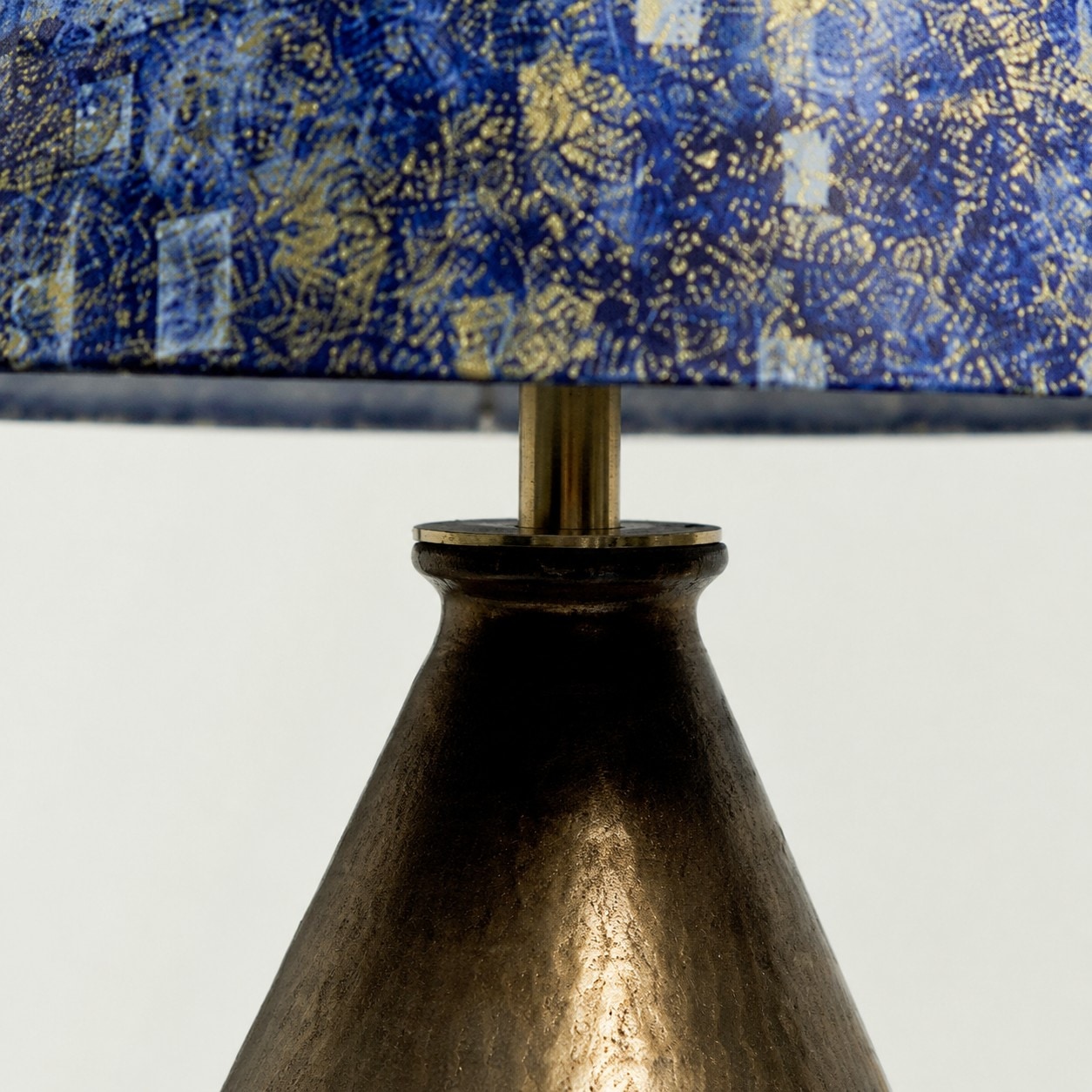 Shade edge and gilt lamp neck detail