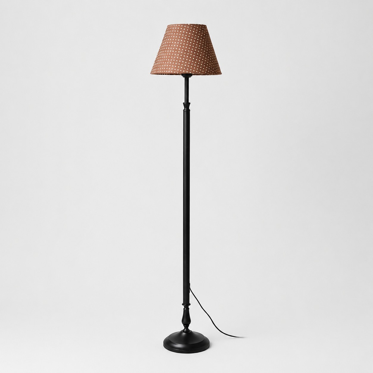 Lampadaire vintage en fer noir avec abat-jour à pois couleur café