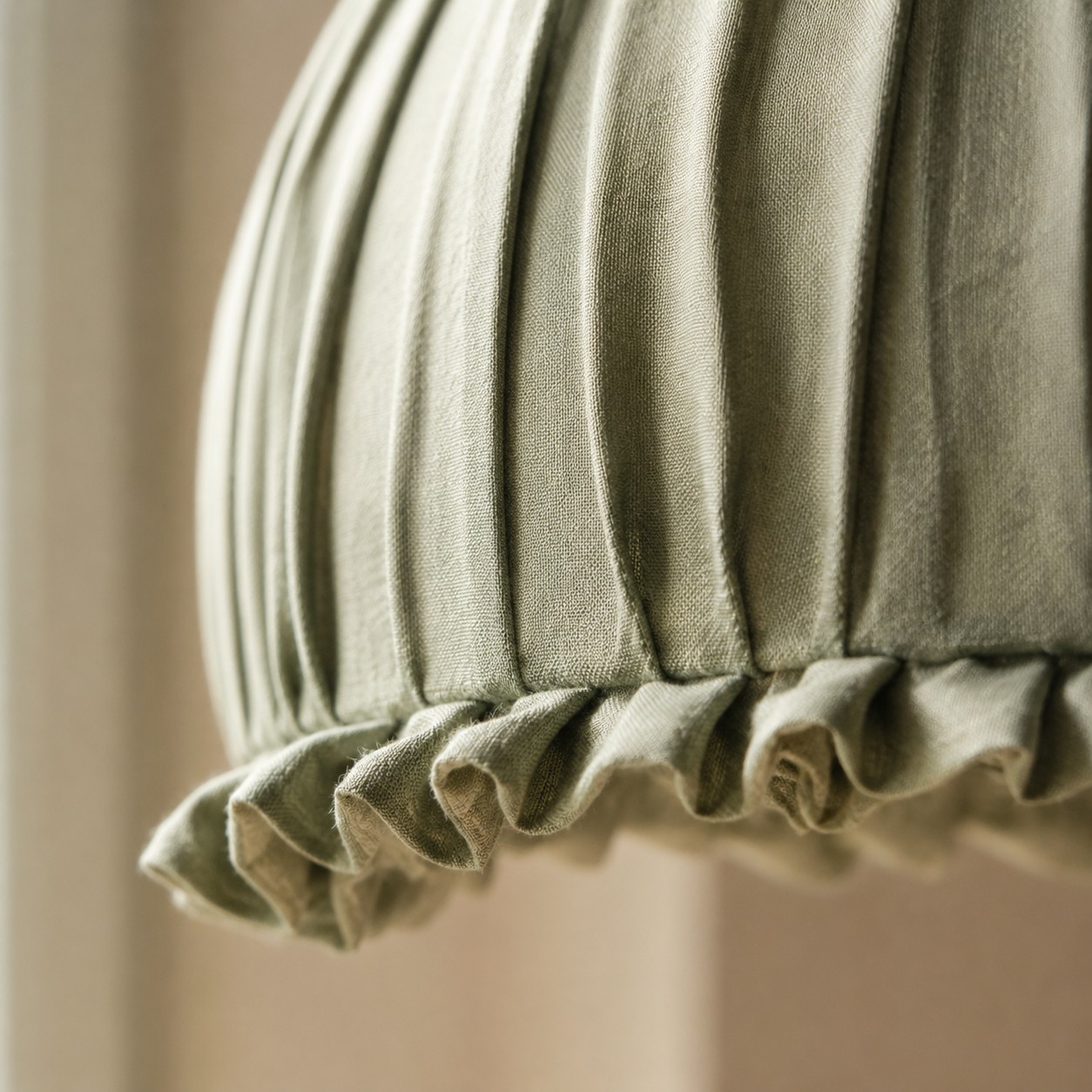 Soft Pleated Edge