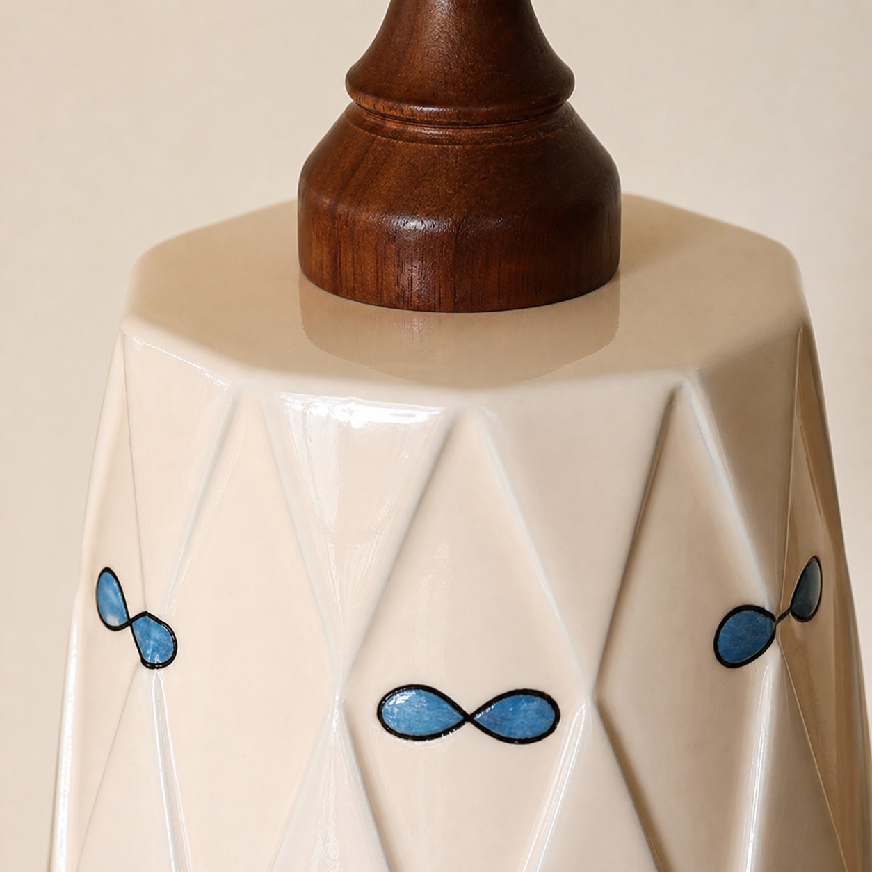 Diamond shade detail