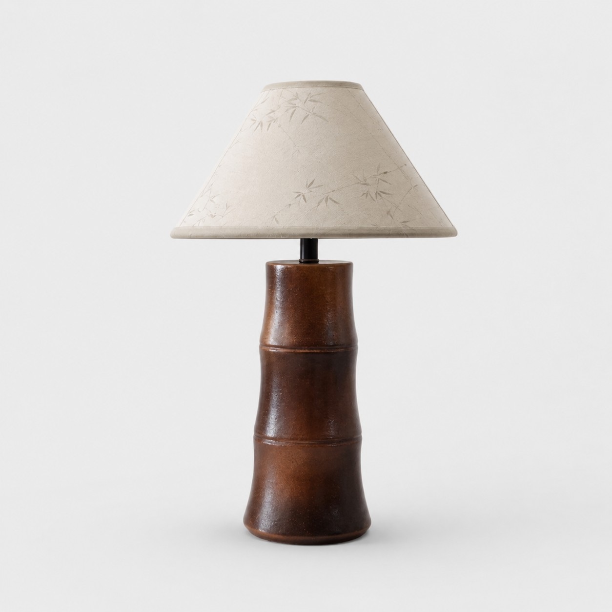 petite lampe de table en céramique brun chaud en forme de bambou
