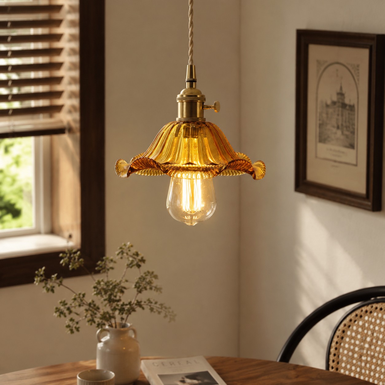 Estilo L ámbar · en un interior acogedor