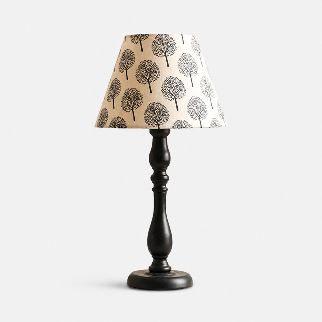 Tafellamp met beige berkenhouten lampenkap
