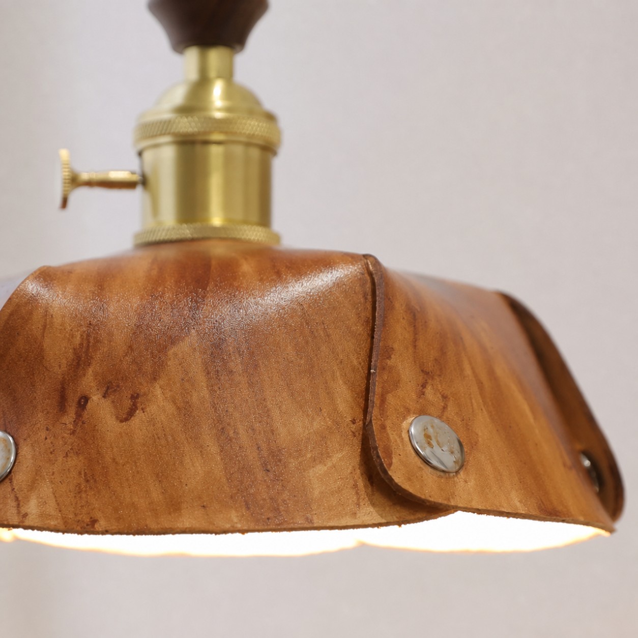 Leather Shade Edge