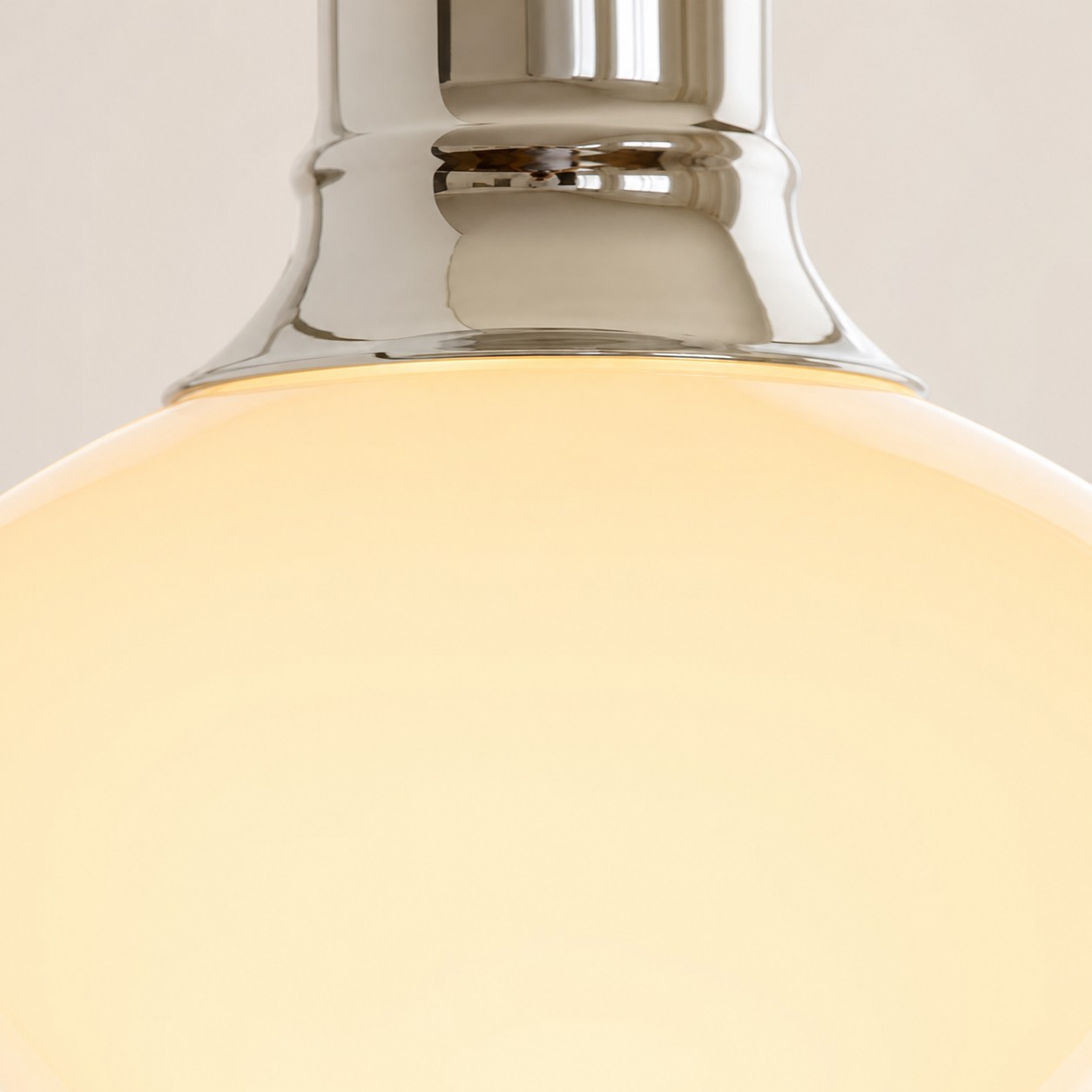 Smooth glass shade surface