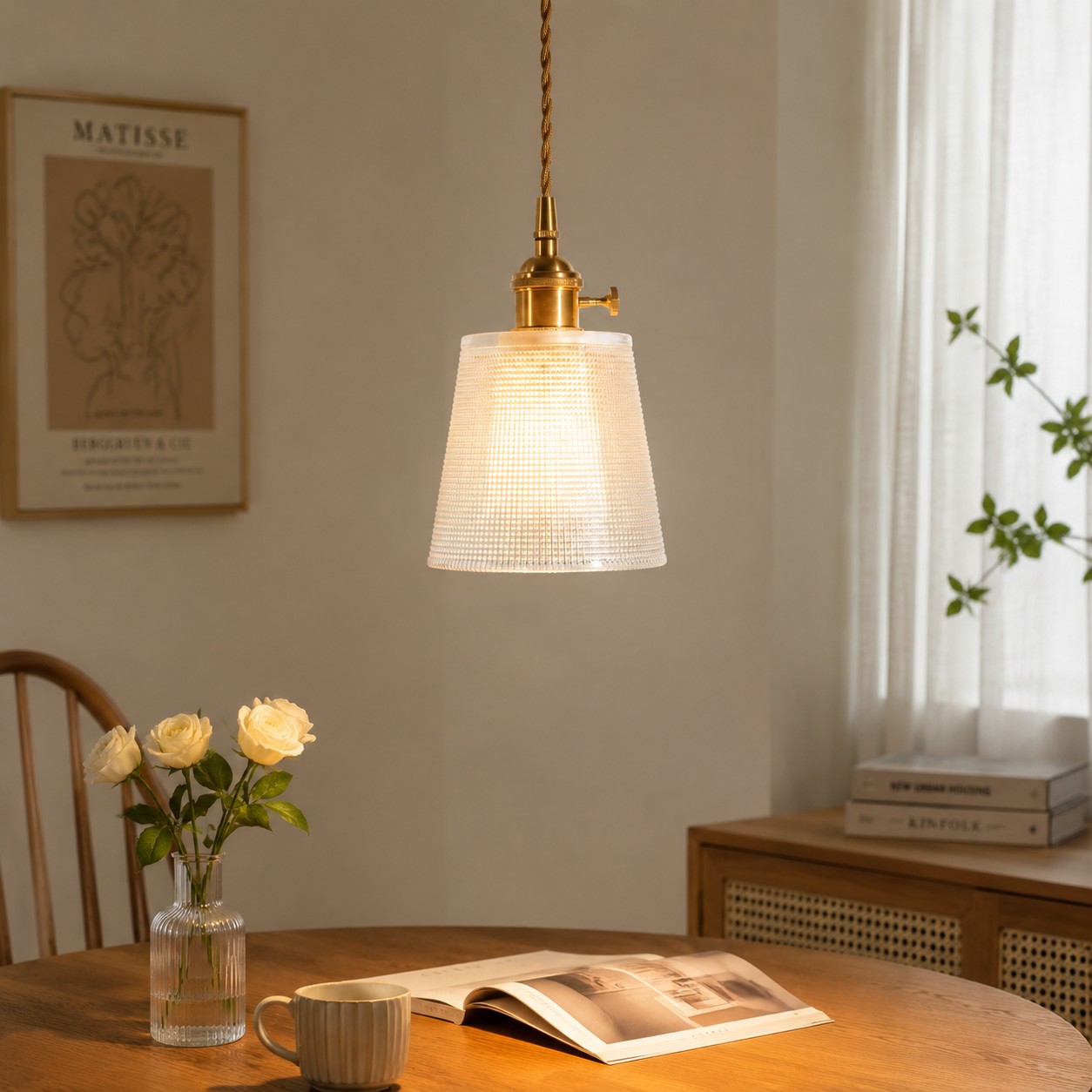 Estilo B · en un interior acogedor