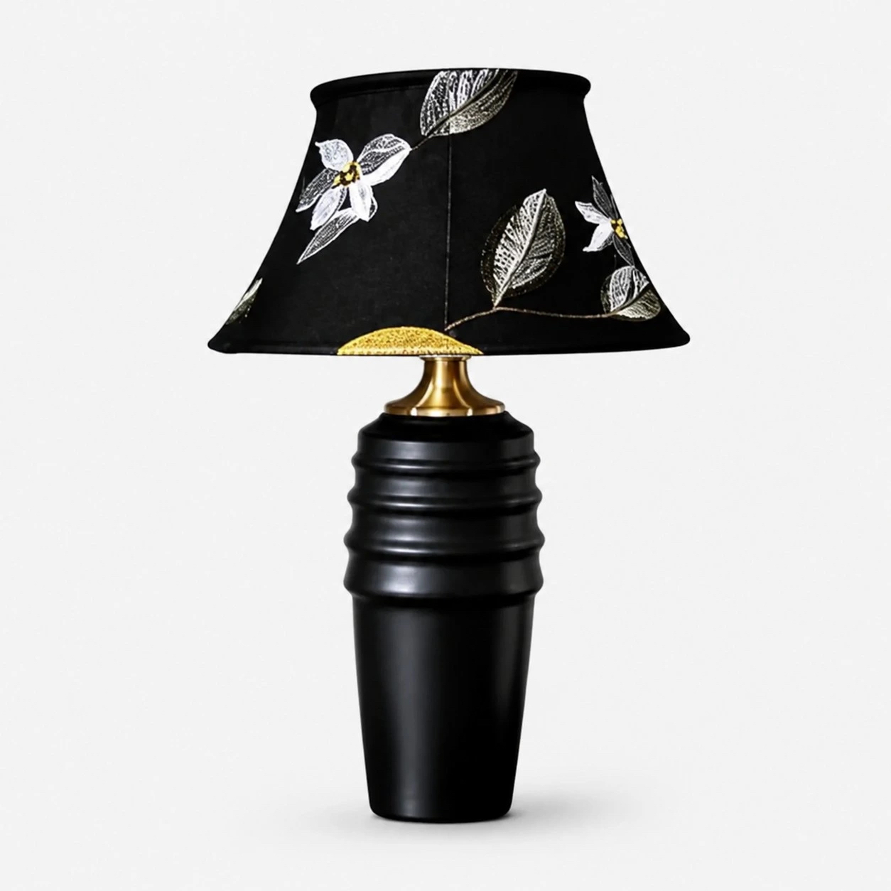 Schwarzes Blumenmuster