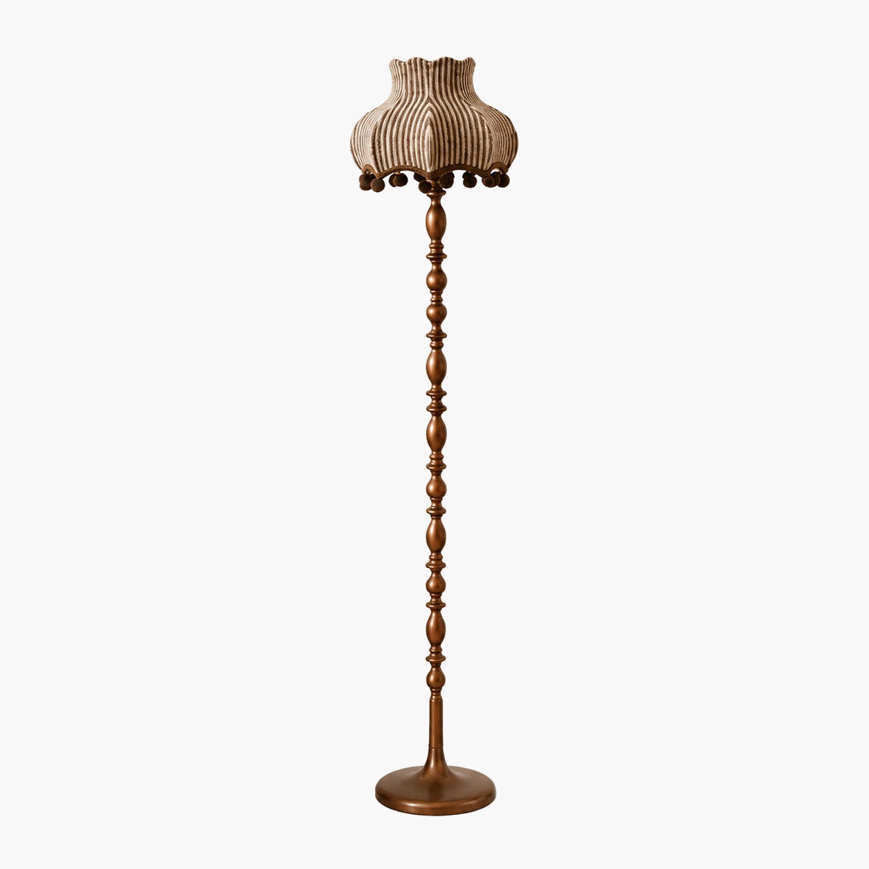 Vue complète d'un lampadaire vintage avec abat-jour en tissu à rayures verticales marron