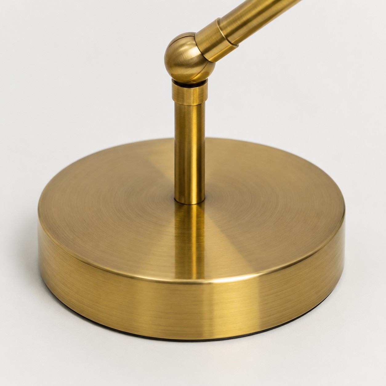 Brass-tone weighted base and arm detail