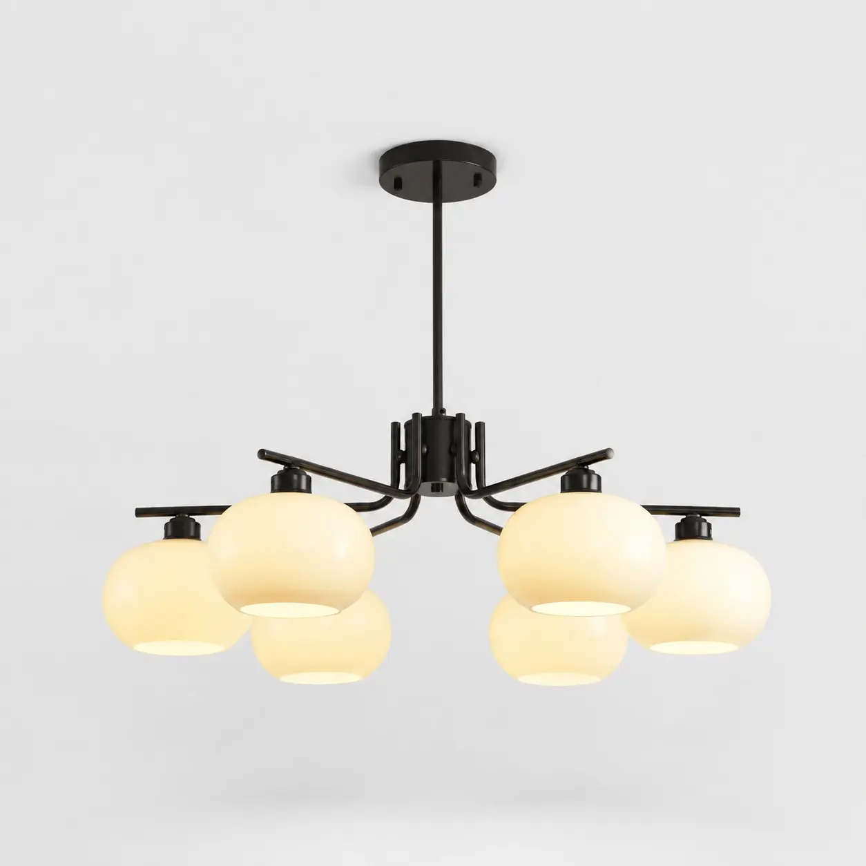 Lustre à six lumières en laiton massif noir et verre opalin