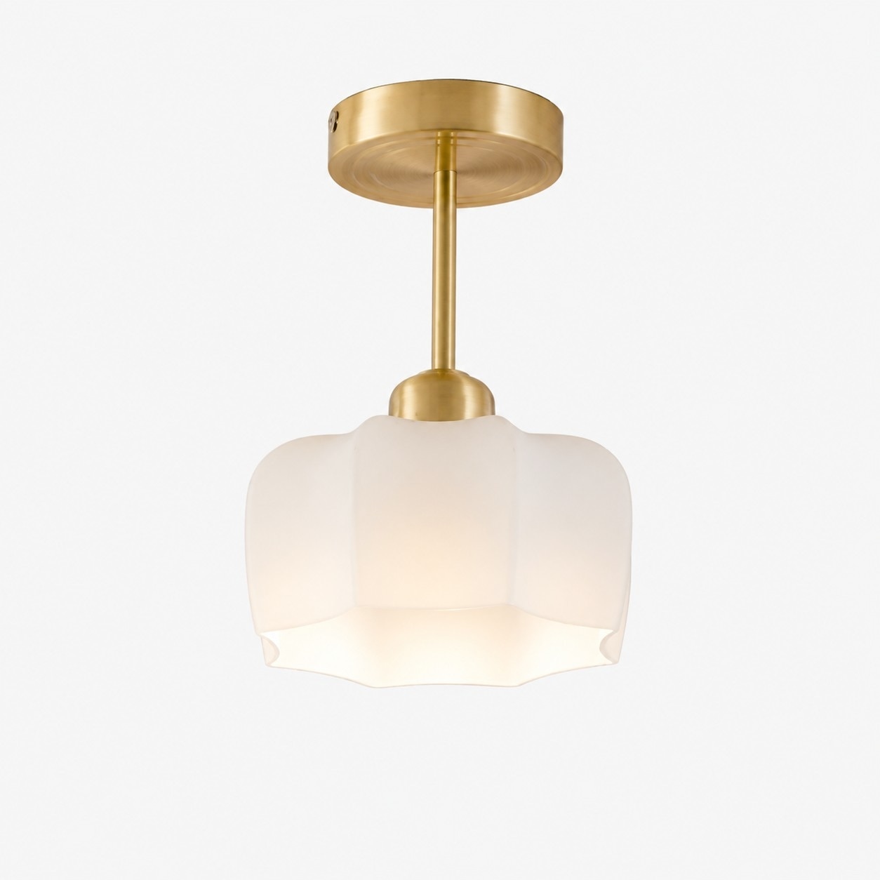 Plafonnier en verre opalin blanc style B avec finition laiton