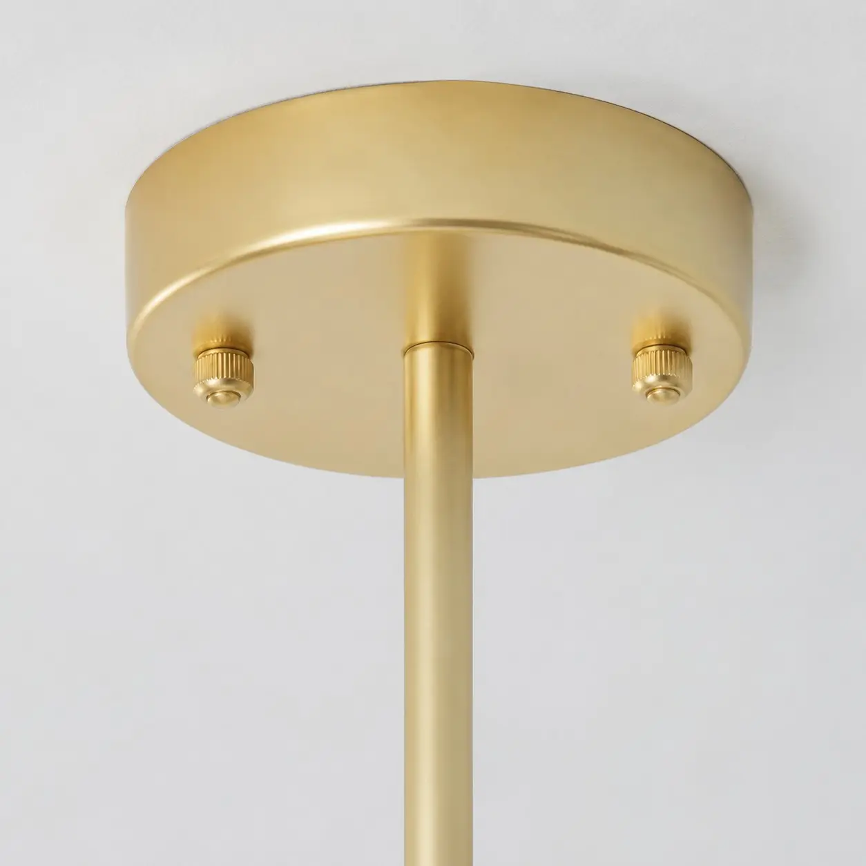 Goldene Deckenbaldachin- und Fallstangendetails