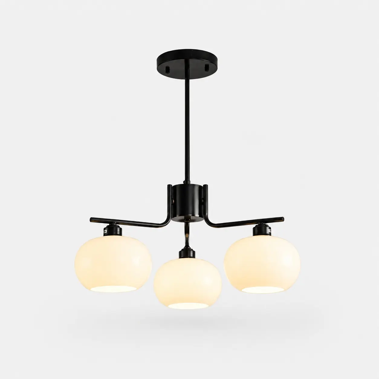 Lustre à trois lumières en laiton massif noir et verre opalin