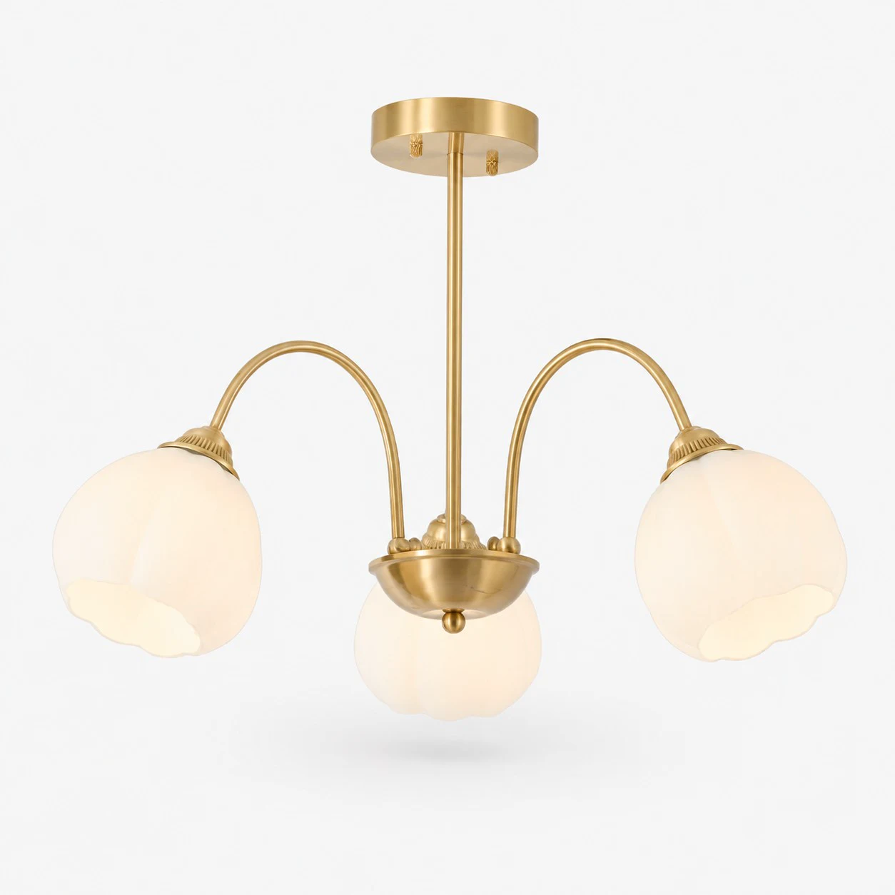 Lustre antique en laiton à trois bras avec abat-jour en verre