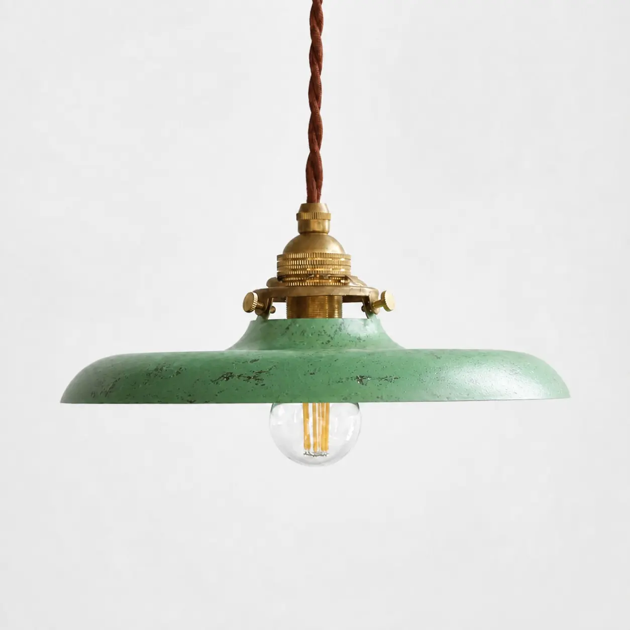 Lámpara colgante industrial verde envejecida