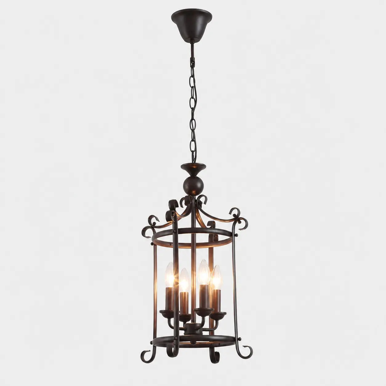 Lustre suspendu à quatre lumières en fer noir