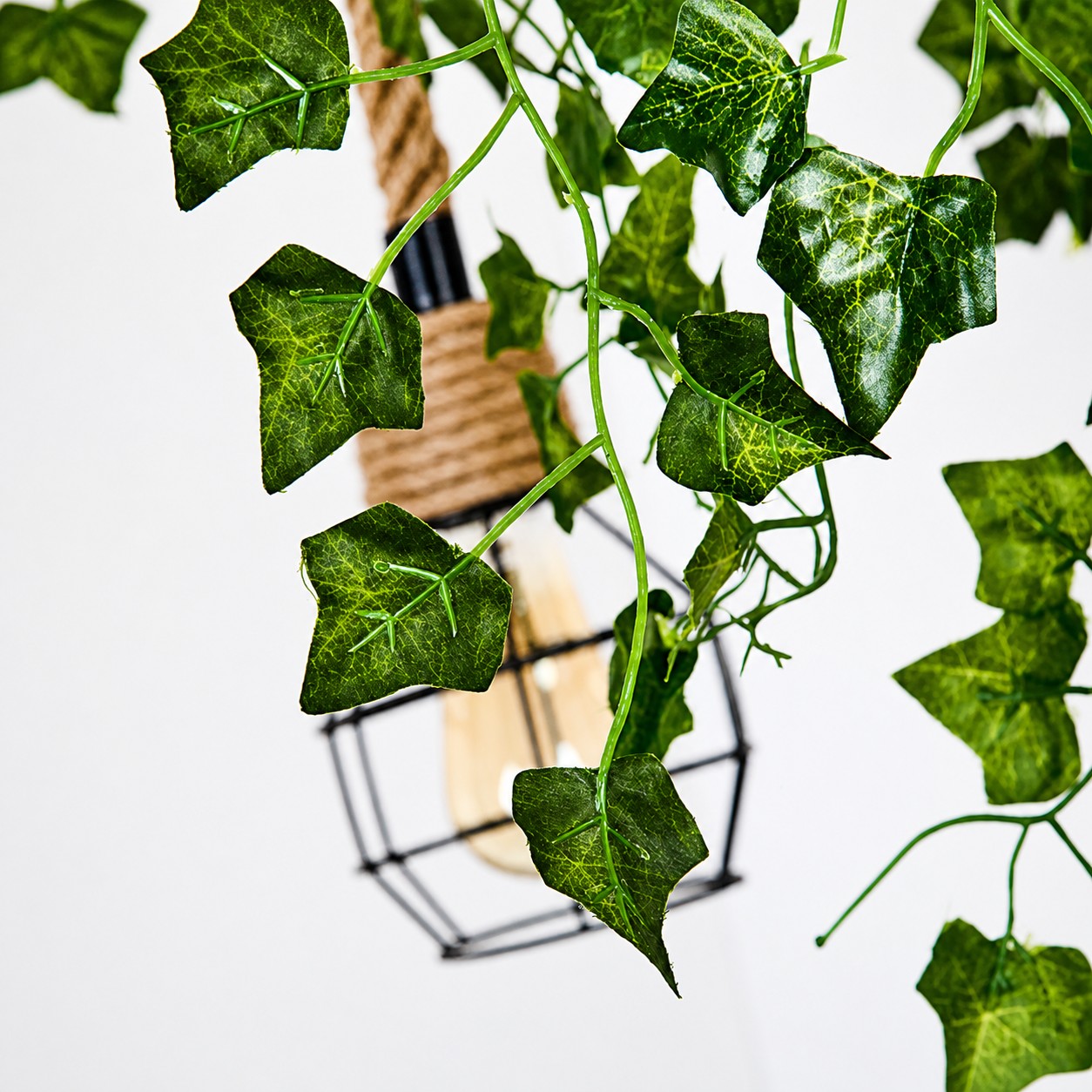 Wrapped rope and layered leaf detail