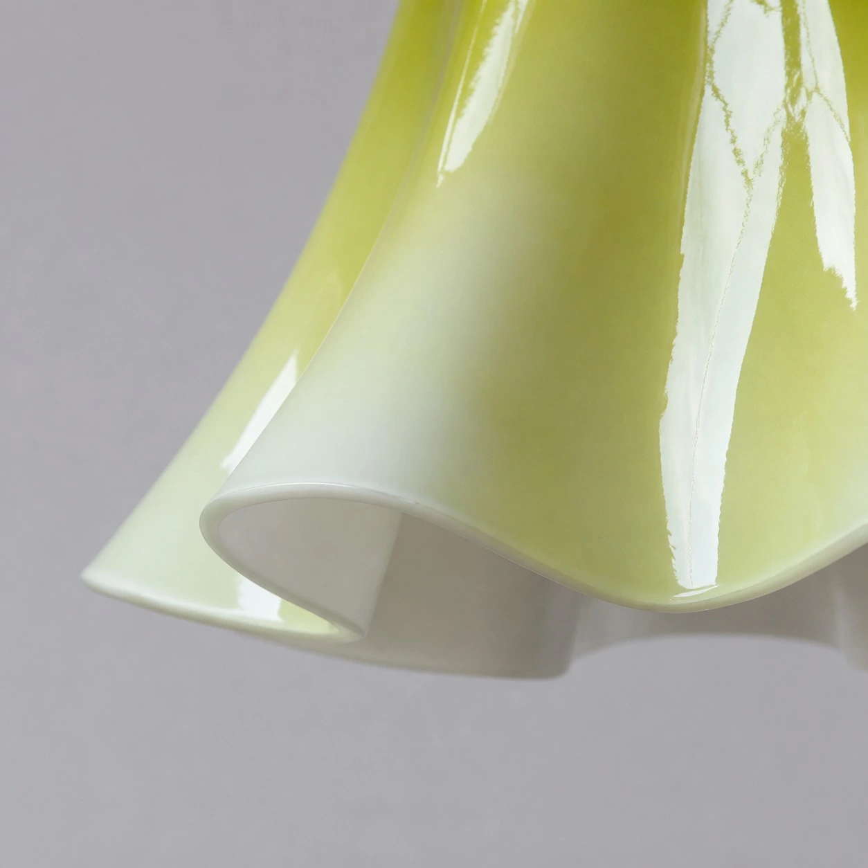 Gradient glass shade edge detail