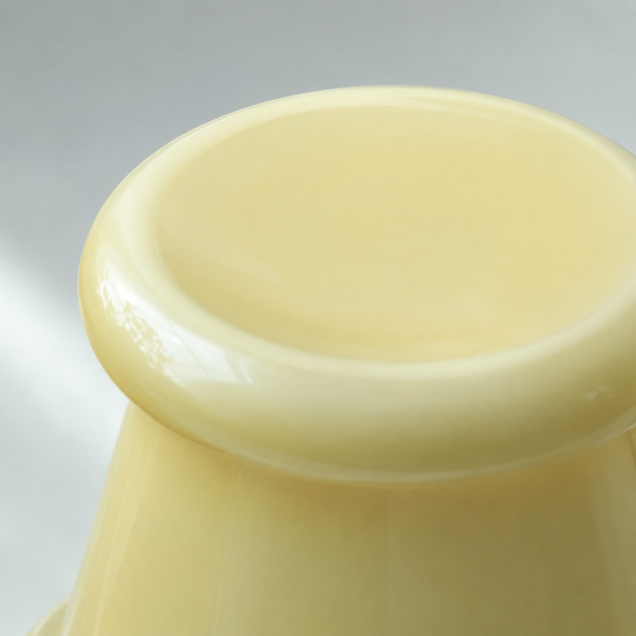 Rounded glass shade detail