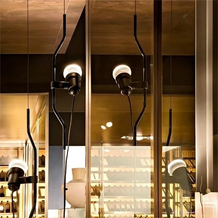 Linea floor-to-ceiling cable spotlight
