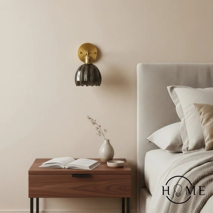 Ribbed glass tulip wall lamp
