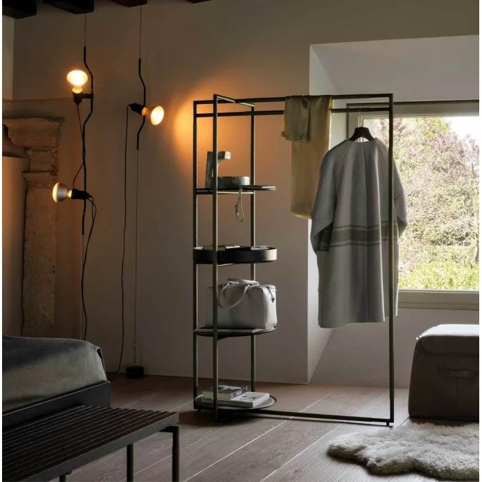 Linea floor-to-ceiling cable spotlight