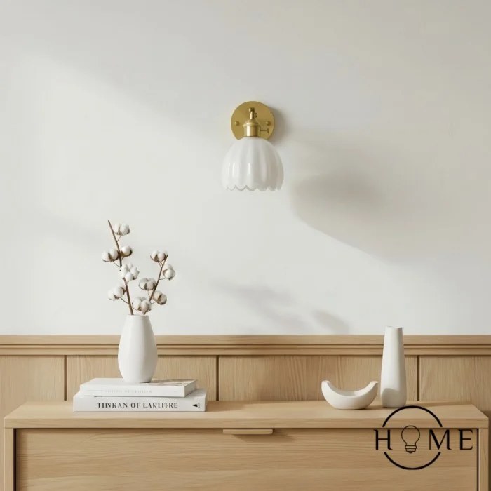 Ribbed glass tulip wall lamp