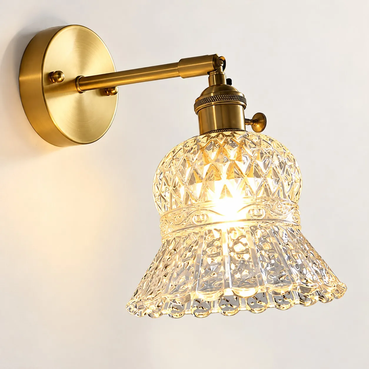 Lámpara de pared vintage de latón con forma de piña y cristal