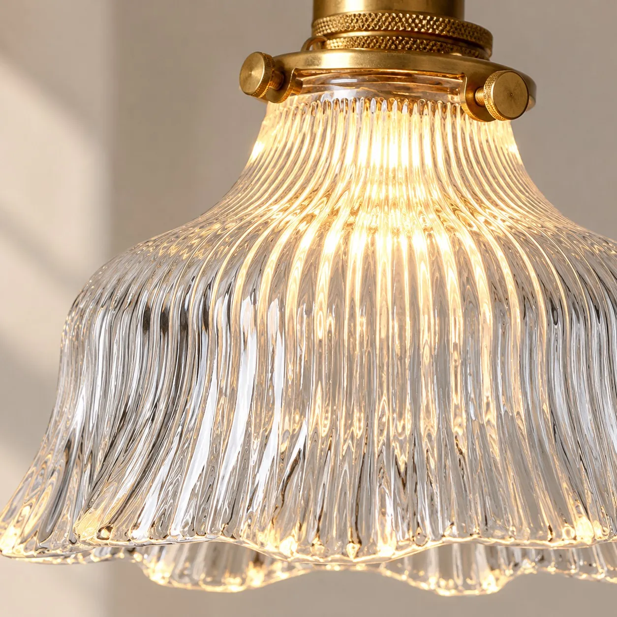 Ribbed clear glass shade detail